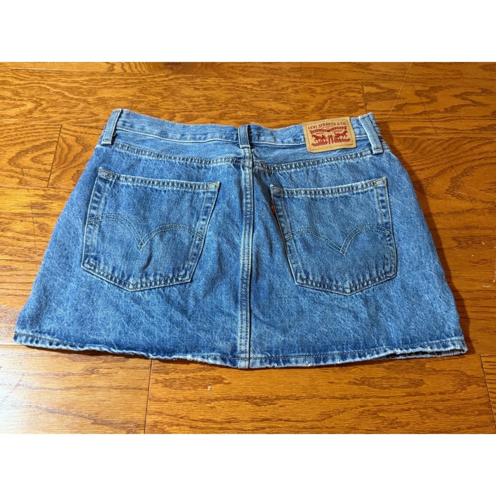 LEVI'S Icon Denim Mini Skirt Medium Indigo Wash Sz 29 Festival Staple Boho EUC